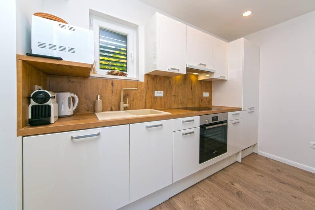Apartman Macan Brela Bagian luar foto