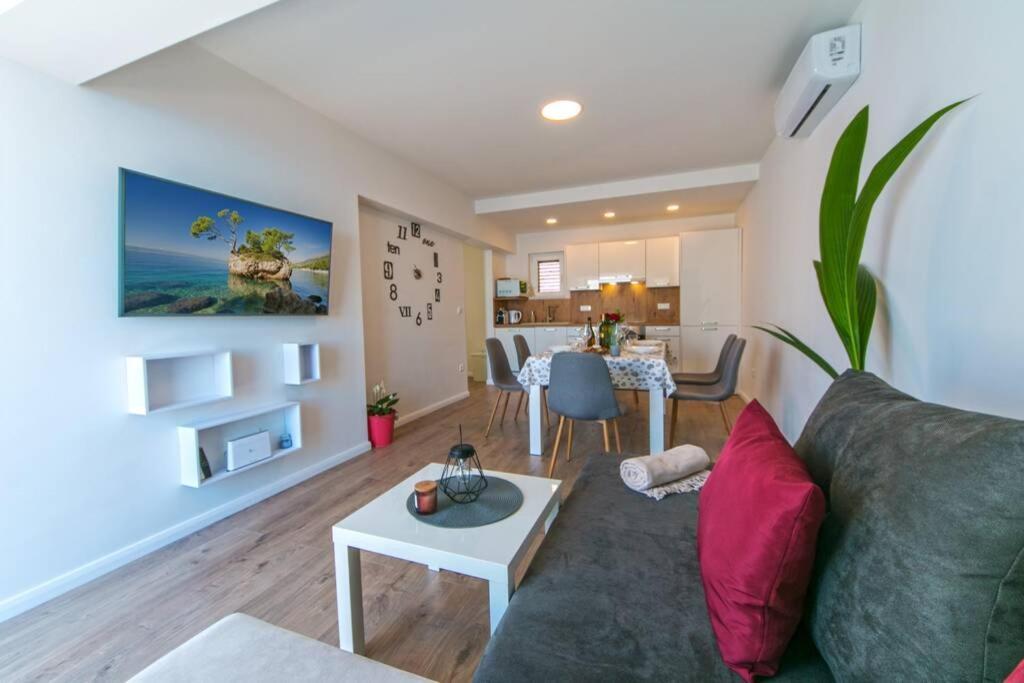 Apartman Macan Brela Bagian luar foto
