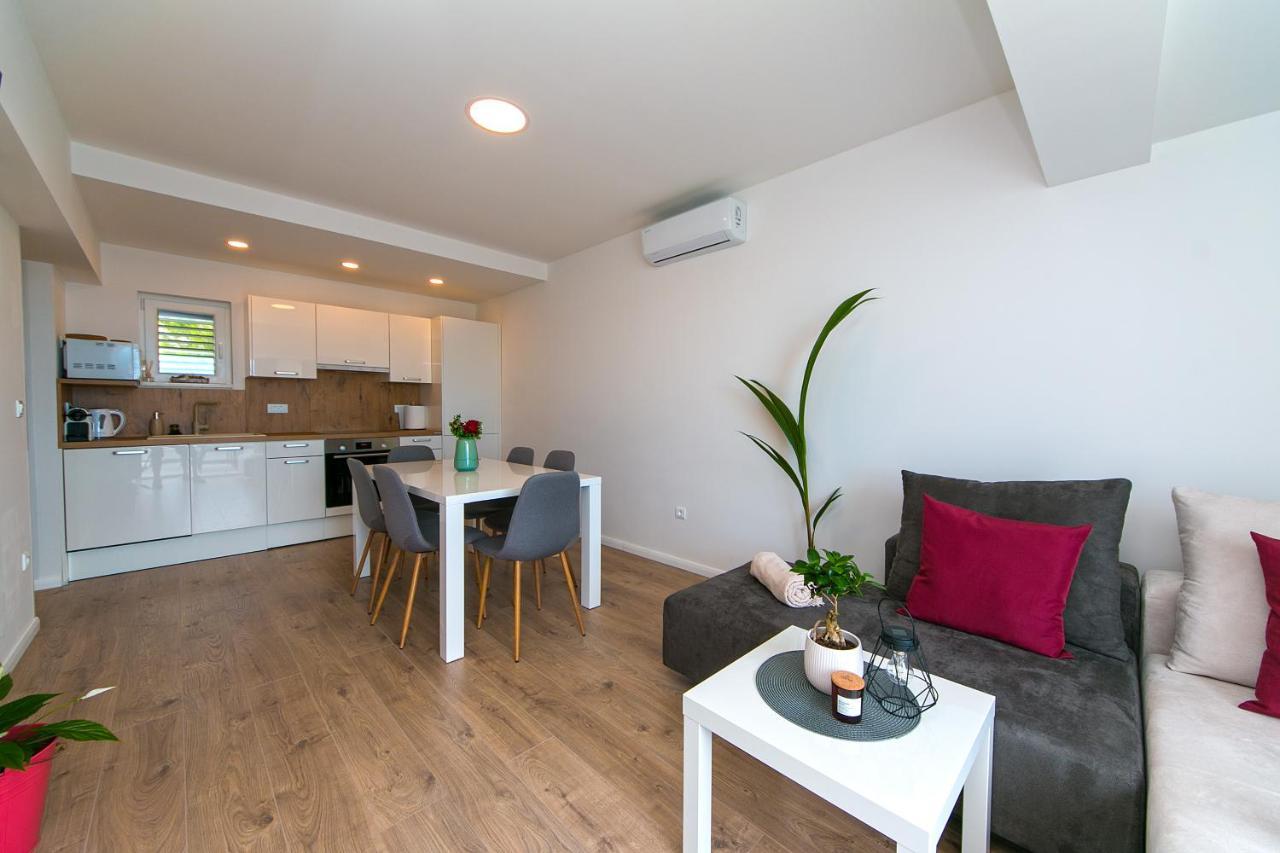 Apartman Macan Brela Bagian luar foto